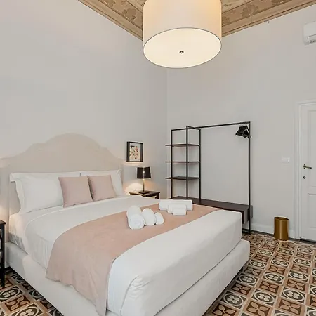 Golden Luxe - 4 Suites, Frescoes And Garden
