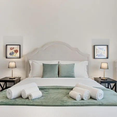 아파트 Golden Luxe - 4 Suites, Frescoes And Garden