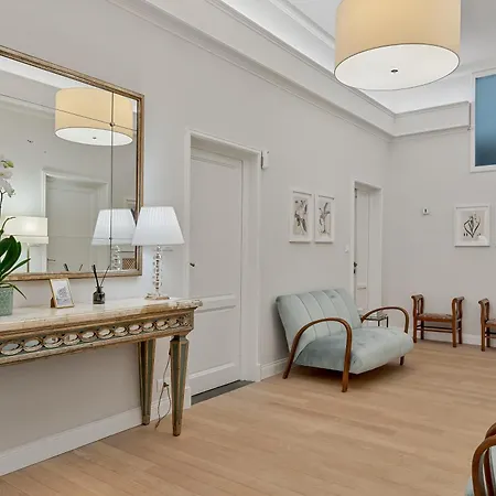 아파트 Golden Luxe - 4 Suites, Frescoes And Garden
