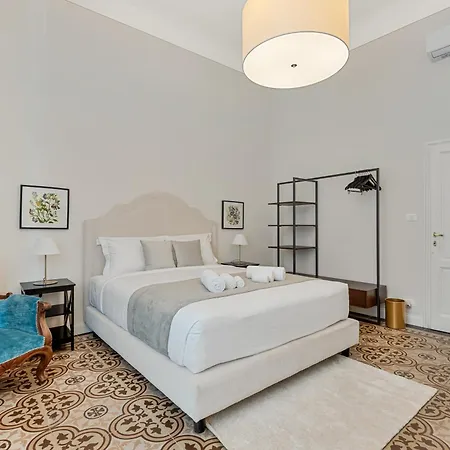 Golden Luxe - 4 Suites, Frescoes And Garden *