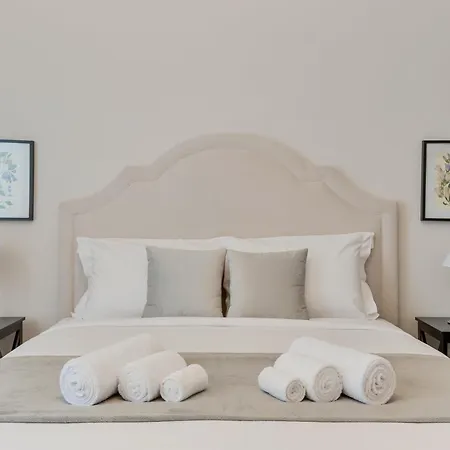 아파트 Golden Luxe - 4 Suites, Frescoes And Garden 피렌체