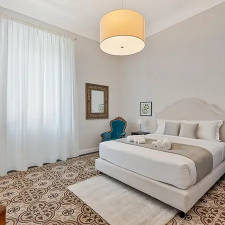 아파트 Golden Luxe - 4 Suites, Frescoes And Garden *