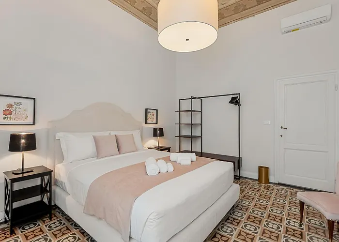 Golden Luxe - 4 Suites, Frescoes And Garden
