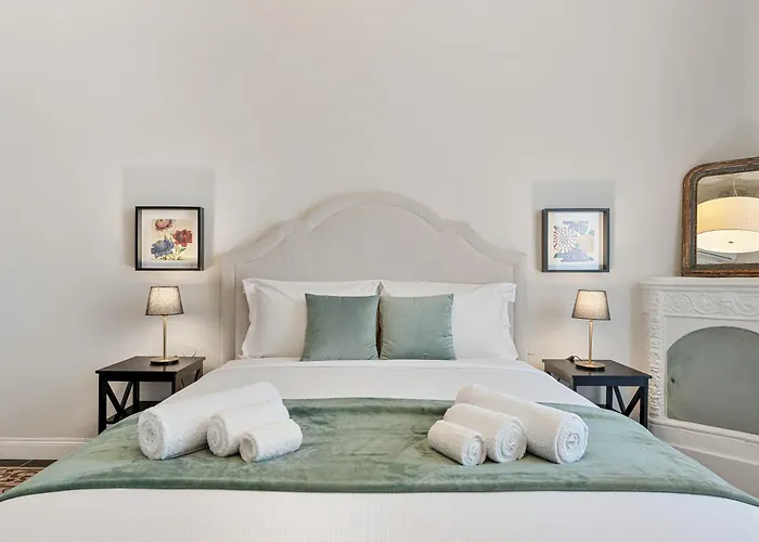 Apartmán Golden Luxe - 4 Suites, Frescoes And Garden