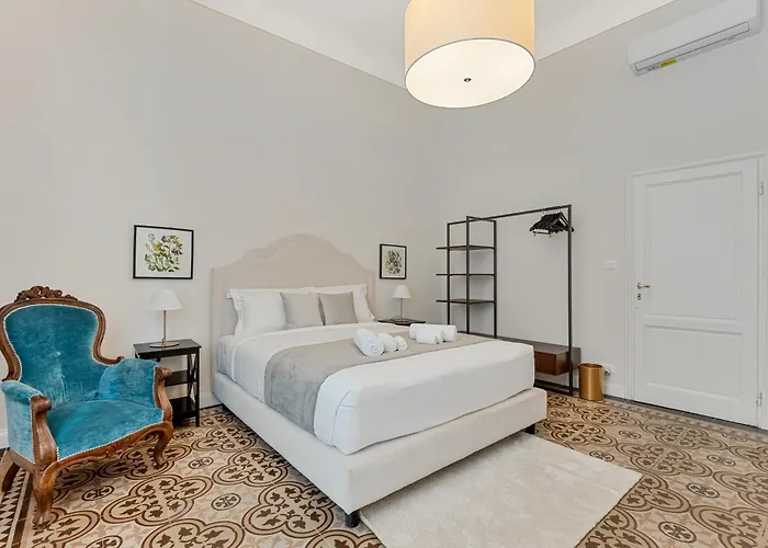Golden Luxe - 4 Suites, Frescoes And Garden *