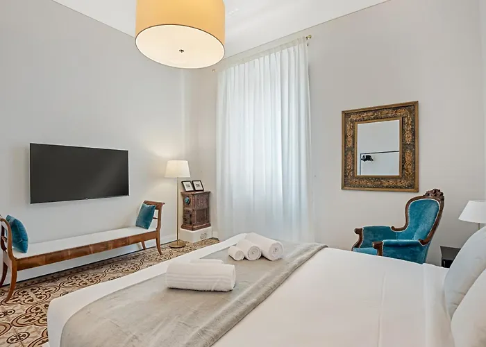 Golden Luxe - 4 Suites, Frescoes And Garden *