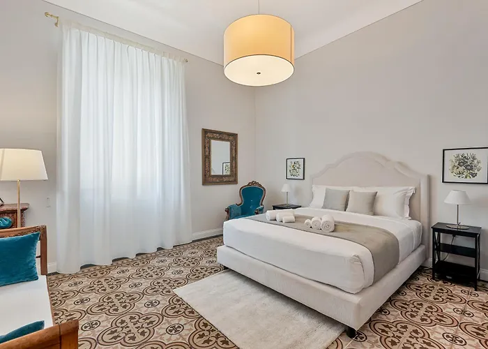 Apartmán Golden Luxe - 4 Suites, Frescoes And Garden *