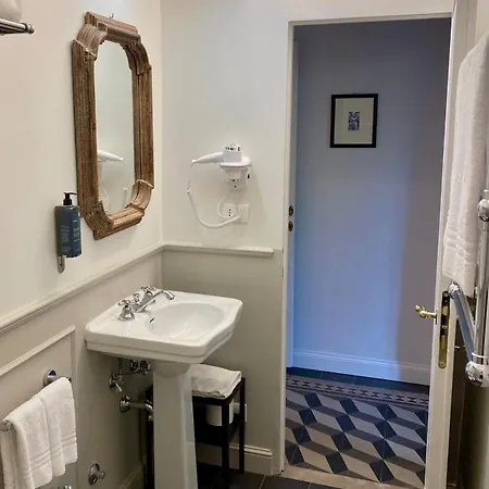 4 Suites, Frescoes And Garden Apartment *